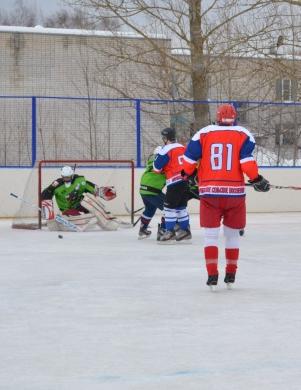 На хоккейном корте поселка Ярославка состоялась перенесенная игра 1 тура «Кубка Главы ЯМР-2019» 
