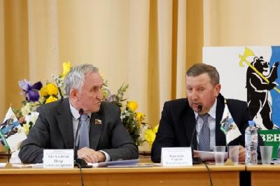 Под руководством председателя палаты Петра Муханова в администрации района прошло очередное заседание общественной палаты Ярославского района второго созыва. 
